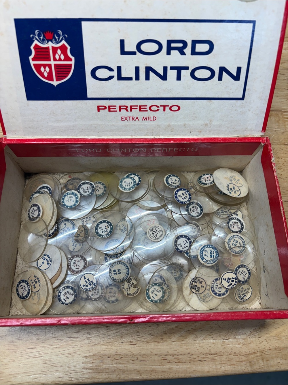 VINTAGE LORD CLINTON CIGAR BOX WITH WATCH CRYSTALS